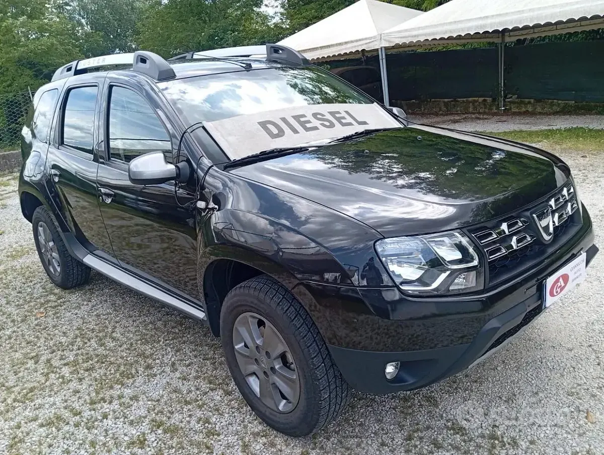 Usata Dacia Duster Lauréate 109 CV (80 kW) 2015 Nero SUV