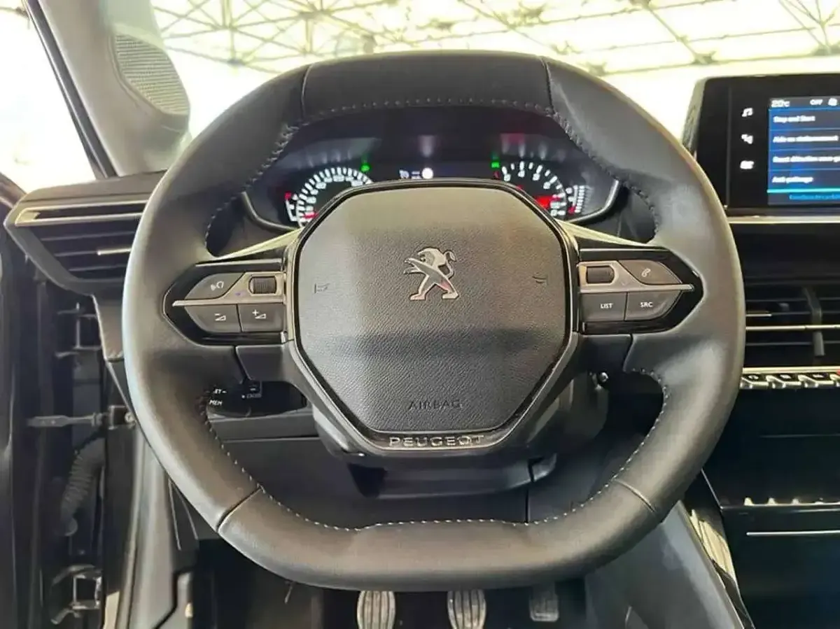 Usata Peugeot 208 Allure 101 CV (74 kW) 2023 Vari colori Utilitaria