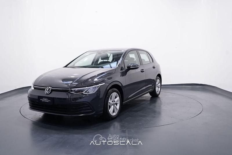 Gray Usata 2022 VW Golf Life Berlina | 21.990 € (Buon prezzo) - Immagine 1/4