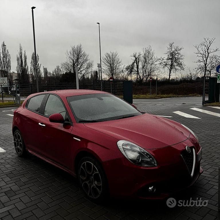 Usata Alfa Romeo Giulietta 120 CV (88 kW) 2018 Rosso Utilitaria