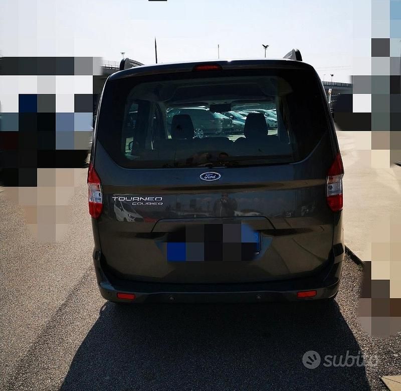 Usata Ford Tourneo Courier 100 CV (73 kW) 2019 Grigio Monovolume