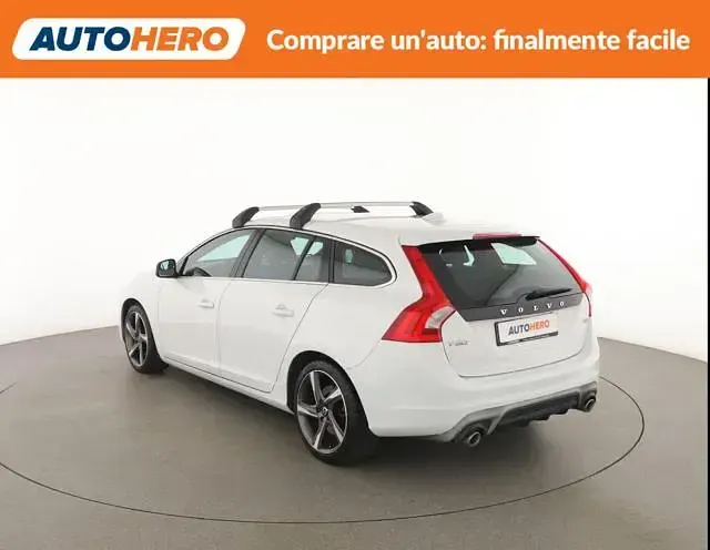 Usata Volvo V60 R-Design Momentum 150 CV (110 kW) 2015 Bianco Station wagon