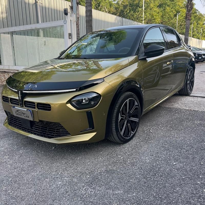 Usata Lancia Ypsilon 101 CV (74 kW) 2024 Oro Utilitaria