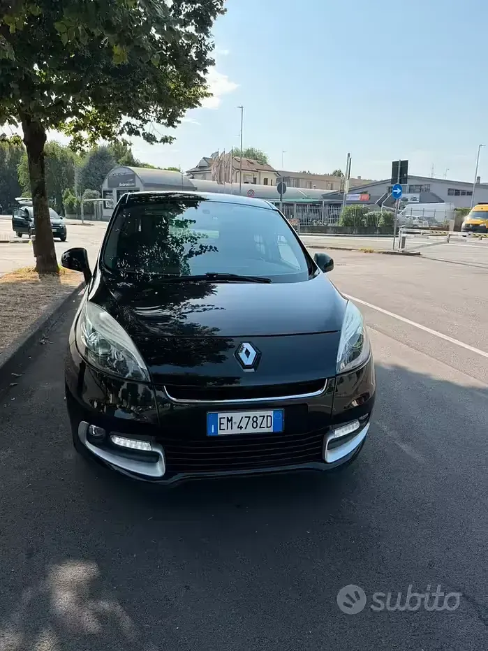 Usata Renault Scénic III 110 CV (80 kW) 2012 Nero Monovolume