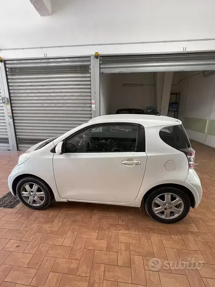 Usata Toyota iQ Sol 68 CV (50 kW) 2010 Bianco Utilitaria