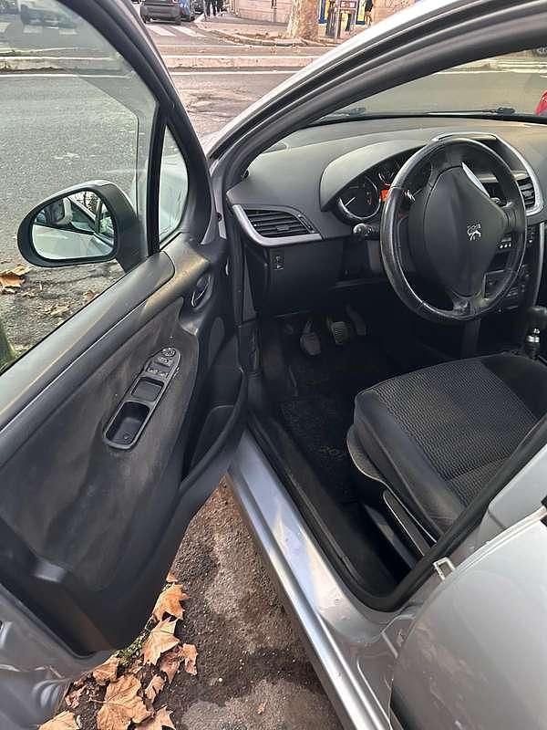 Usata Peugeot 207 88 CV (64 kW) 2006 Argento Berlina