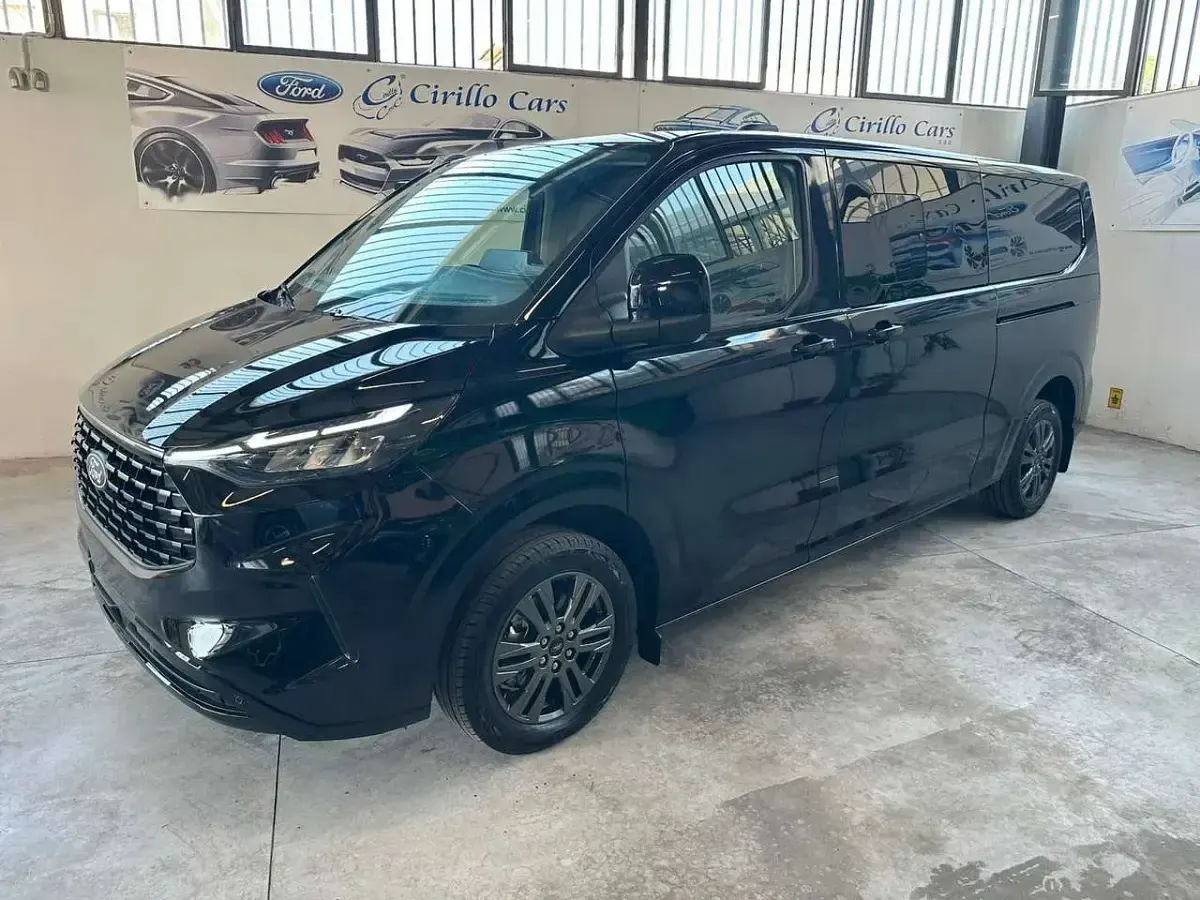 Nuova Ford Tourneo Custom Titanium 170 CV (125 kW) 2026 Nero Furgone