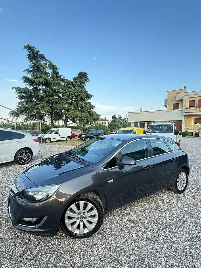 Usata Opel Astra 110 CV (80 kW) 2014 Grigio Berlina