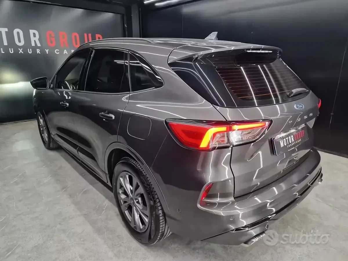 Usata Ford Kuga ST-Line 120 CV (88 kW) 2021 Grigio SUV
