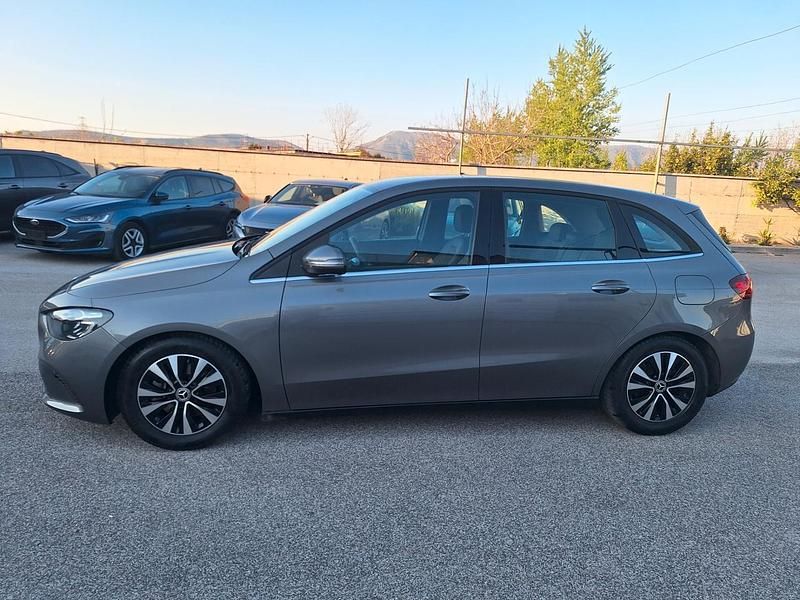 Usata Mercedes B180 Advanced 135 CV (99 kW) 2023 Grigio Monovolume