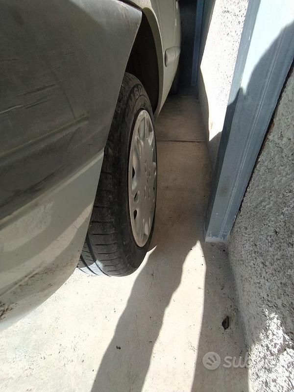 Usata Renault Clio II 2000 Grigio