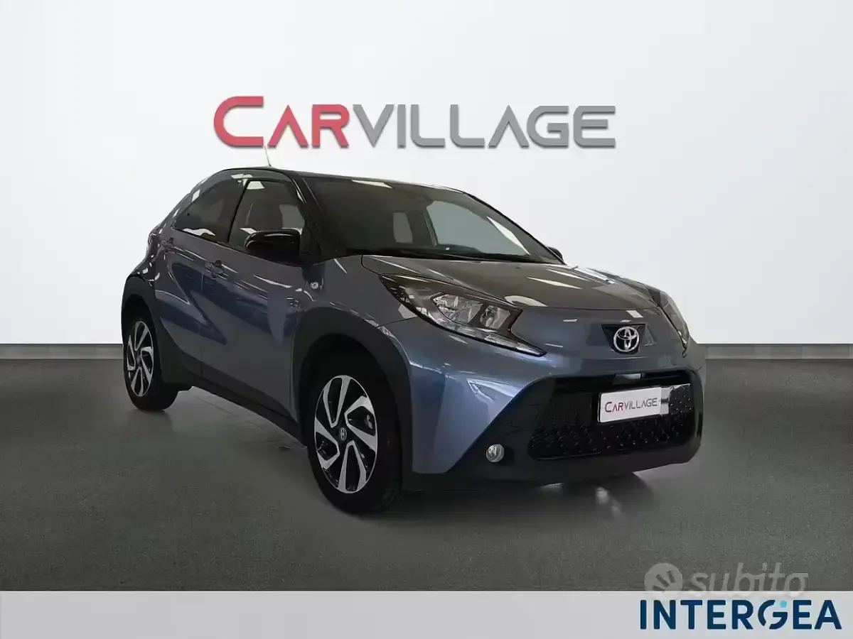 Usata Toyota Aygo X Trend 72 CV (52 kW) 2025 Blu SUV