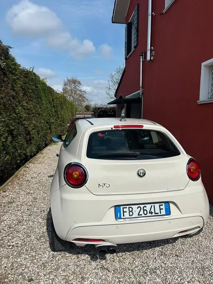 Usata Alfa Romeo MiTo 77 CV (56 kW) 2015 Bianco Utilitaria
