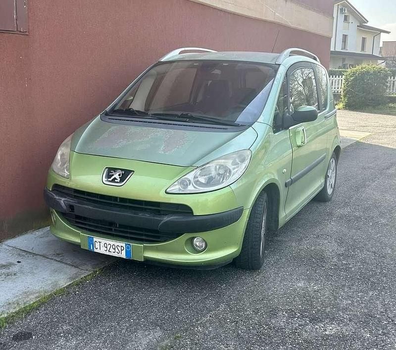 Usata Peugeot 1007 68 CV (50 kW) 2005 Verde Monovolume
