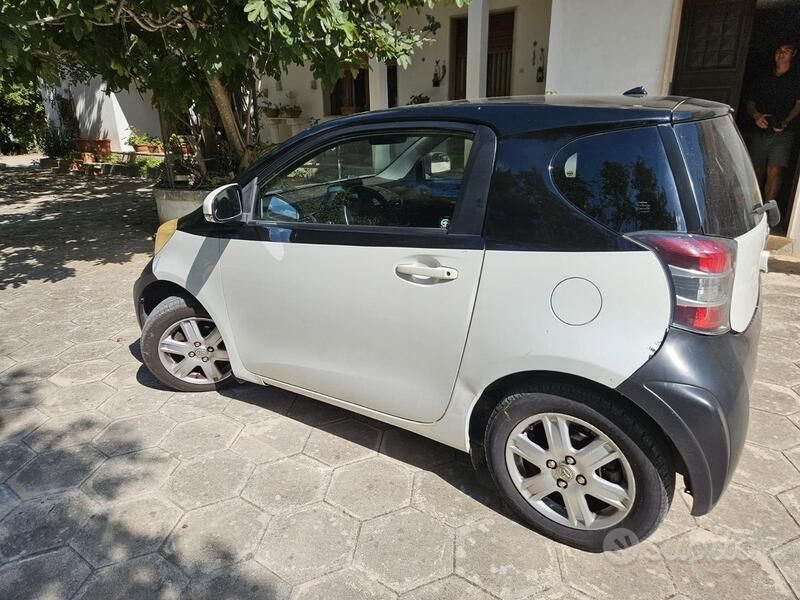 Begagnad Toyota iQ 98 HK (72 kW) 2009 Halvkombi