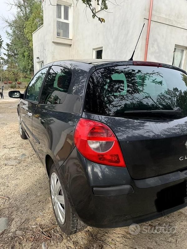 Usata Renault Clio II Rip Curl 68 CV (50 kW) 2008 Grigio Utilitaria