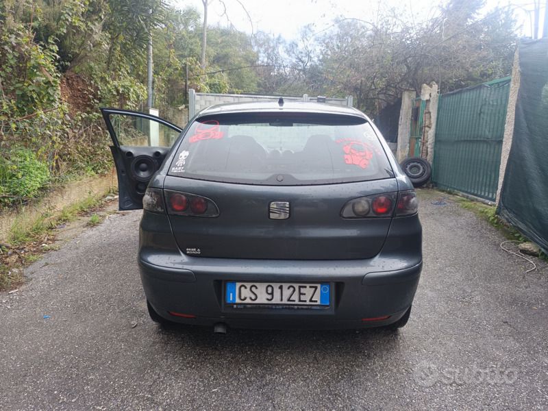 Usata 2004 Seat Ibiza Tre volumi | 900 € (Super prezzo) - Immagine 1/4