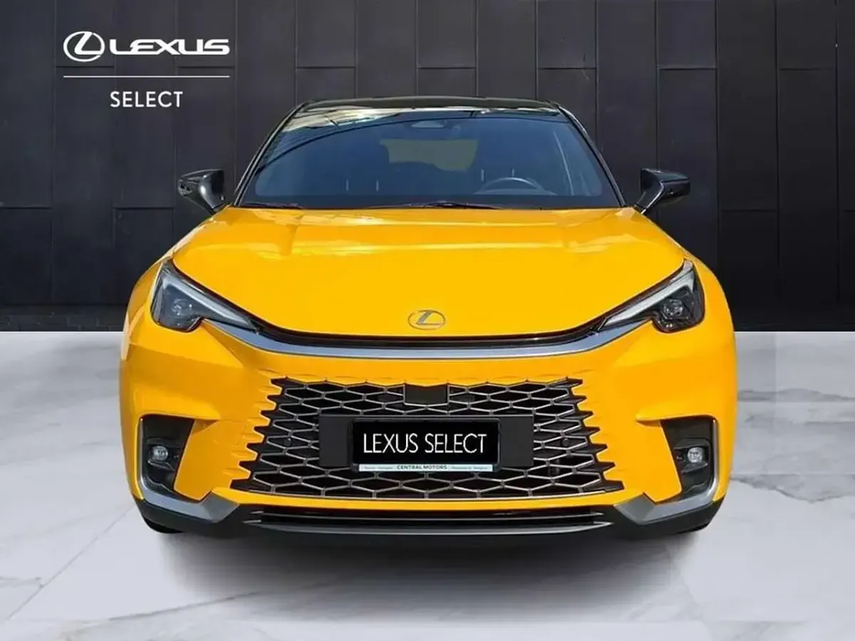 Usata Lexus LBX 136 CV (100 kW) 2024 Passionate yellow / black SUV