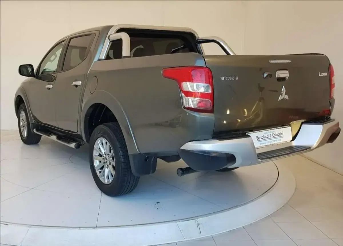 Usata Mitsubishi L200 Intense 154 CV (113 kW) 2017 Grigio metallizzato Pick-up