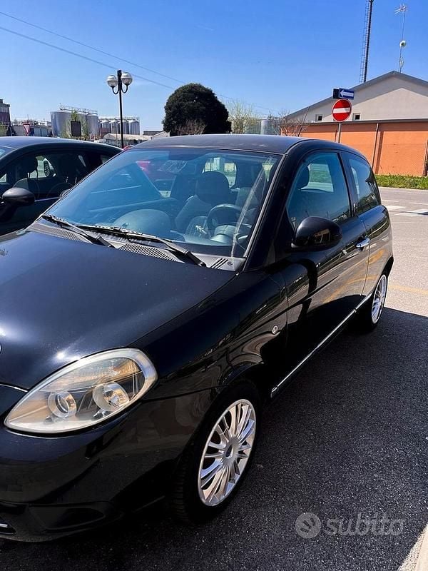 Usata Lancia Ypsilon 69 CV (50 kW) 2011 Nero Utilitaria