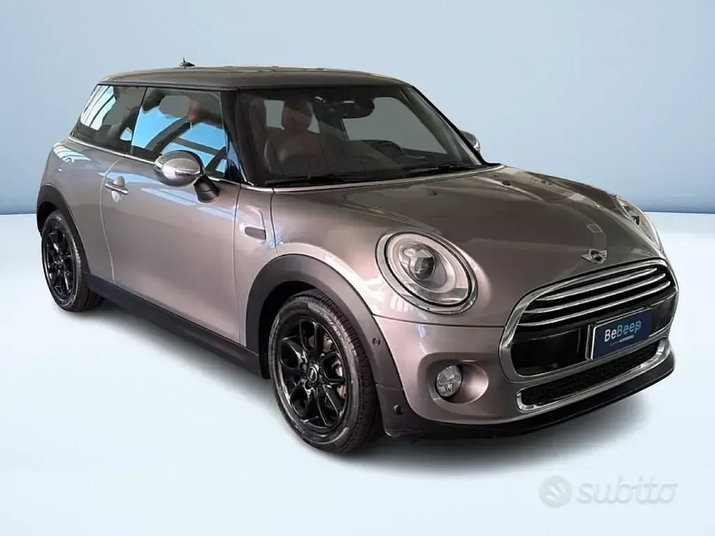 Usata Mini Cooper Hype 136 CV (100 kW) 2017 Argento metallizzato Utilitaria