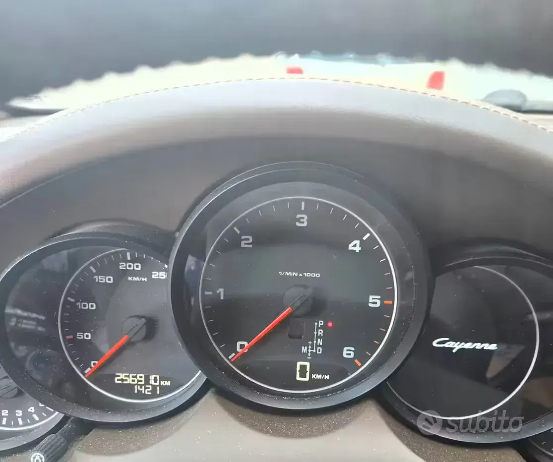 Usata Porsche Cayenne 240 CV (176 kW) 2010 Grigio SUV
