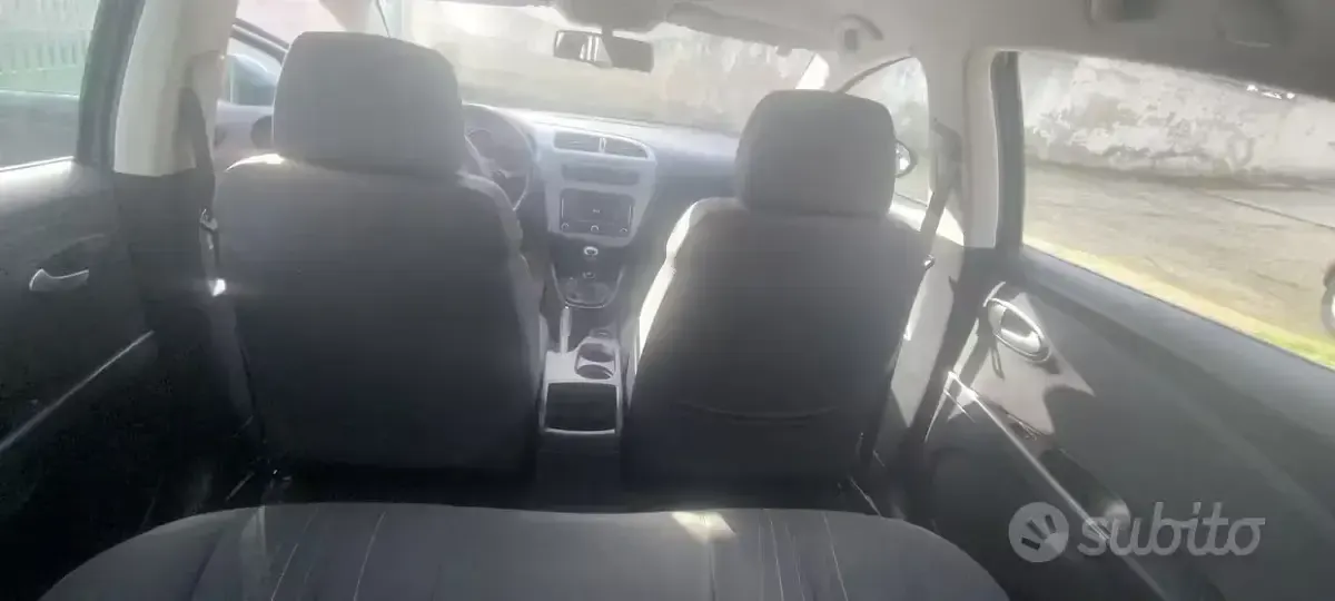 Usata Seat Leon 105 CV (77 kW) 2011 Grigio Utilitaria