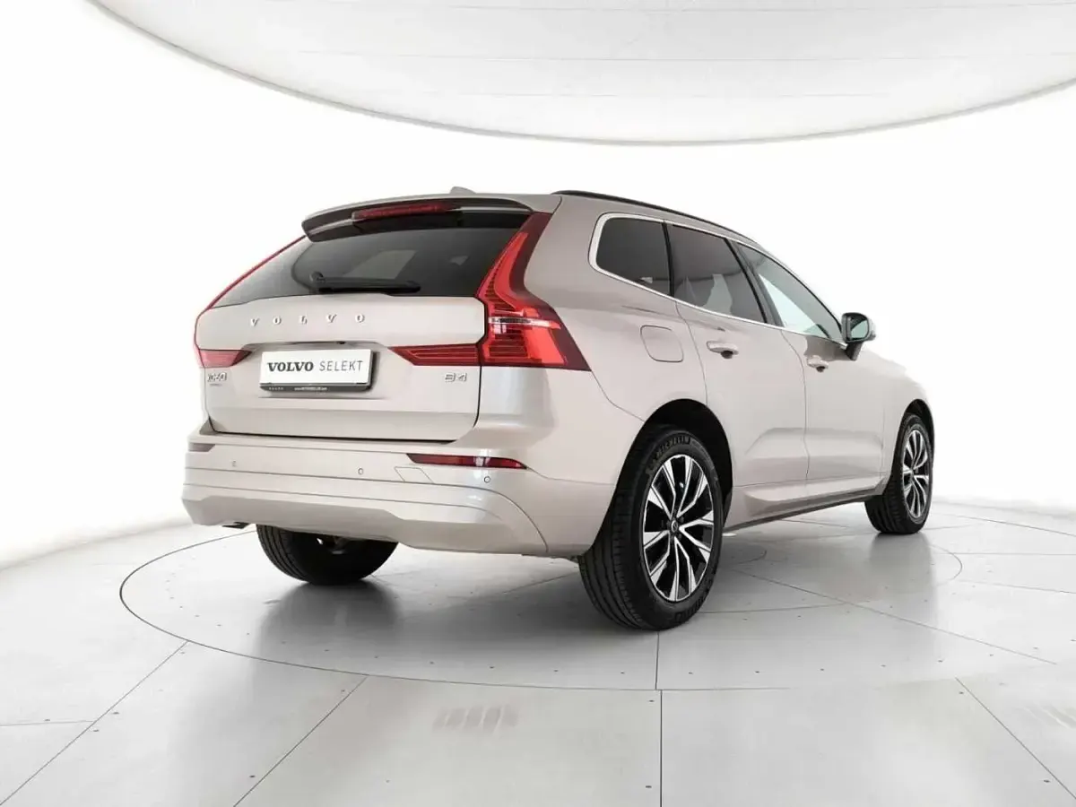 Usata Volvo XC60 145 CV (106 kW) 2023 Grigio SUV
