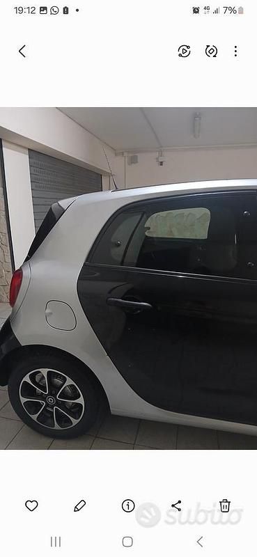 Usata Smart ForFour 64 CV (47 kW) 2016 Nero Utilitaria