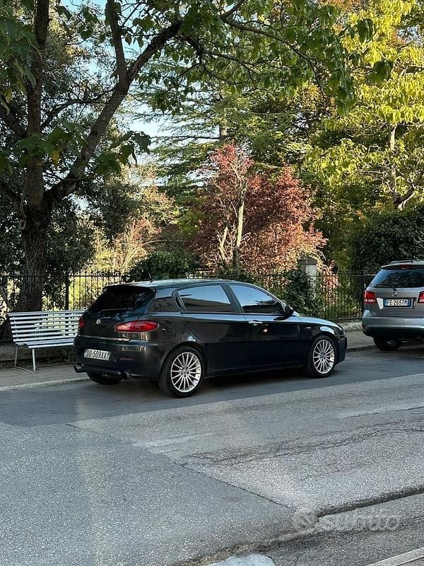 Nero Usata 2007 Alfa Romeo 147 Due volumi | 1500 € - Immagine 1/4