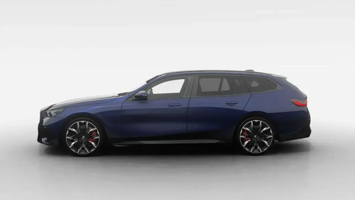 Nuova BMW 540 M Sport 303 CV (222 kW) 2026 Tanzanite blue metallizzato Station wagon