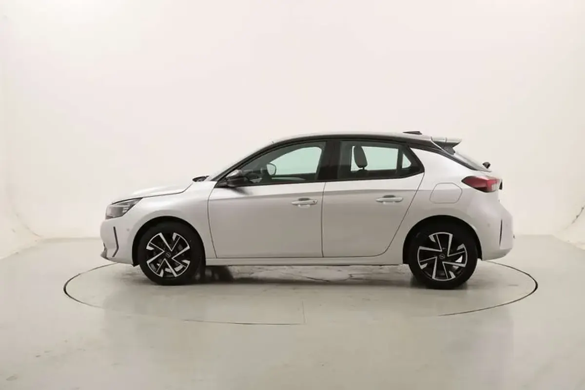 Usata Opel Corsa 101 CV (74 kW) 2025 Argento Utilitaria