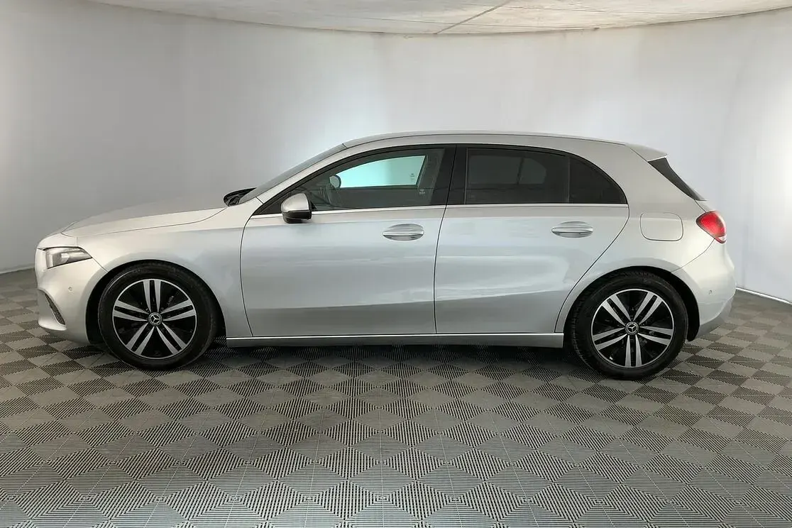 Usata Mercedes A180 Business 116 CV (85 kW) 2019 Argento Berlina