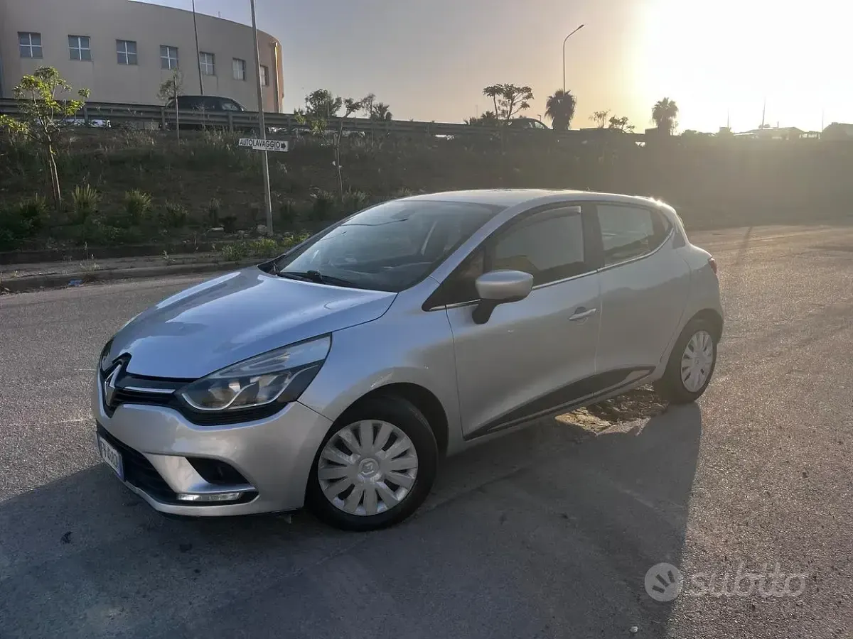 Second-hand Renault Clio IV 75 CP (55 kW) 2017 Gri Berlinǎ