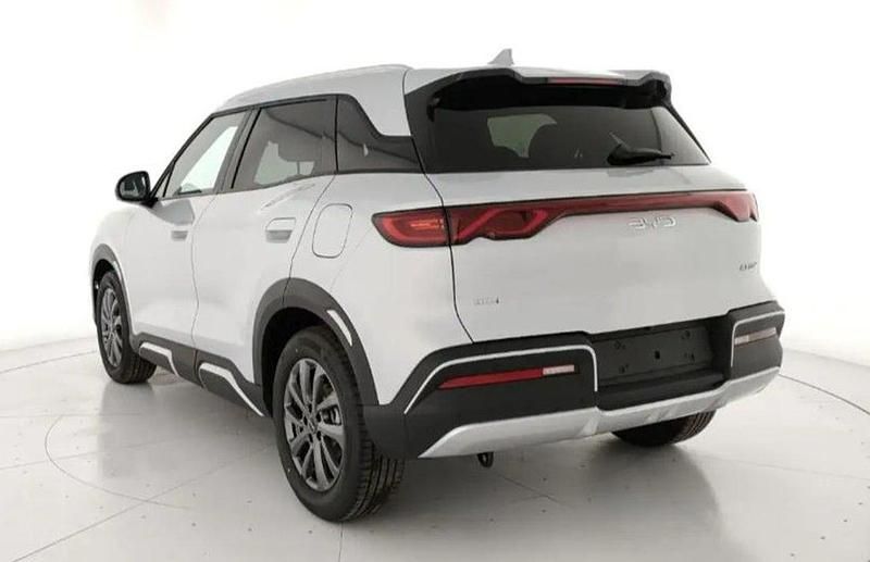Nuova BYD Atto 2 Boost 212 CV (155 kW) 2026 Skiing white SUV
