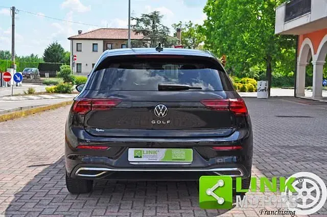 Usata VW Golf VIII Active 150 CV (110 kW) 2022 Nero Berlina