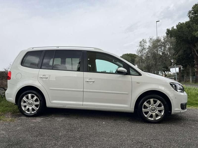 Begagnad VW Touran Highline 150 HK (110 kW) 2015 Vit Minibuss