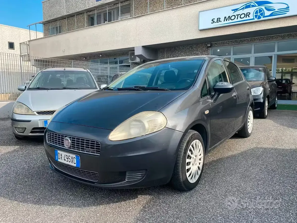 Usata Fiat Punto 90 CV (66 kW) 2010 Grigio Utilitaria