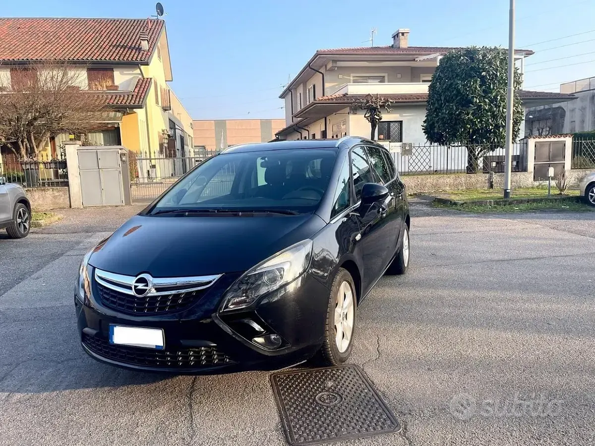 Usata Opel Zafira Tourer Cosmo 136 CV (100 kW) 2013 Nero Monovolume
