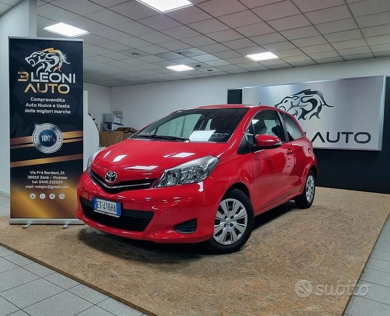 Usata Toyota Yaris 69 CV (50 kW) 2013 Rosso Utilitaria