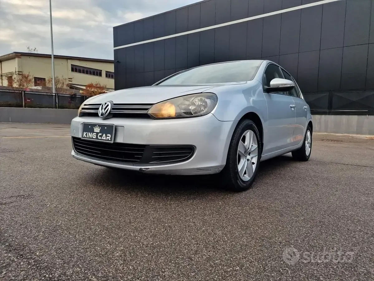 Usata VW Golf VI Comfortline 102 CV (75 kW) 2009 Grigio Utilitaria
