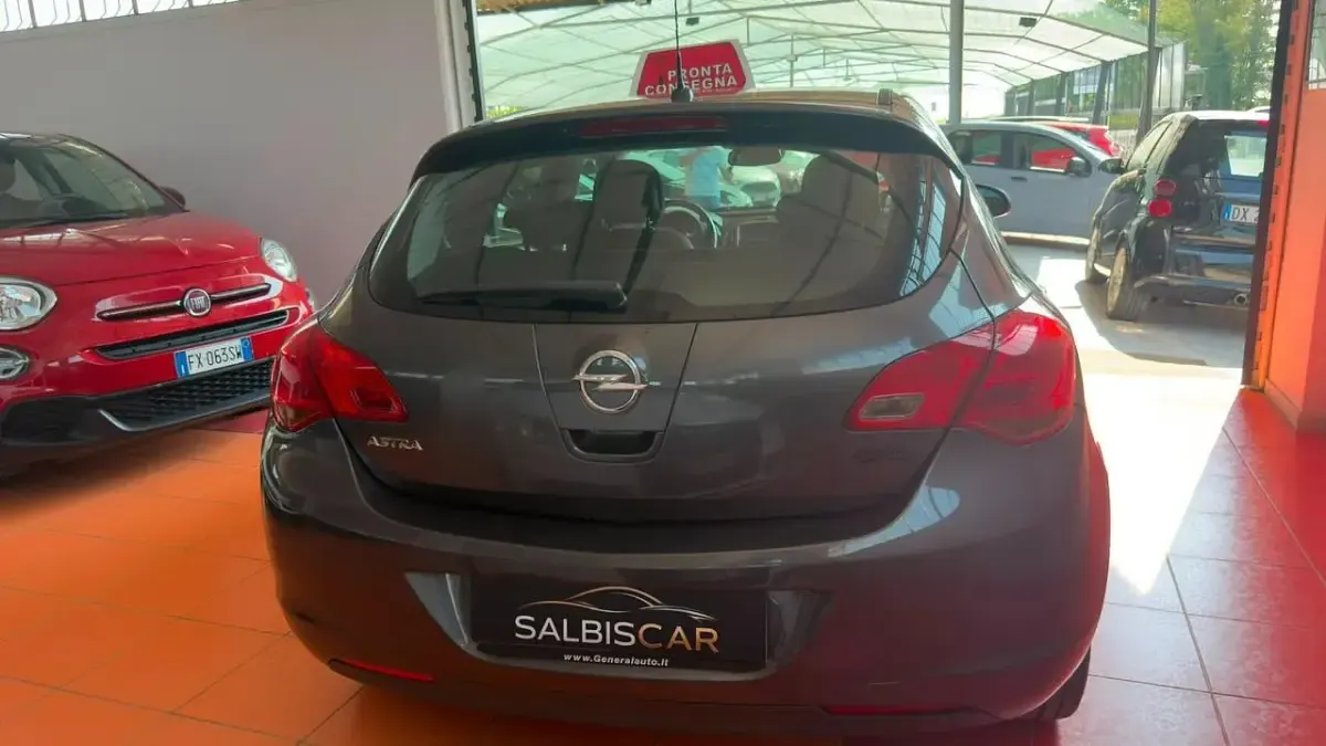 Usata Opel Astra Cosmo 100 CV (73 kW) 2010 Grigio Berlina