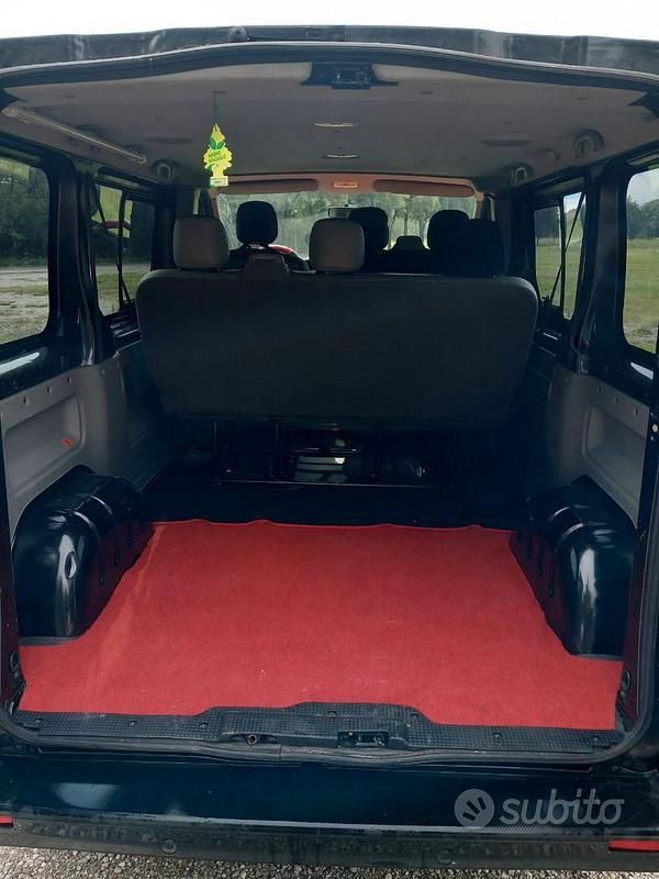 Usata Opel Vivaro 120 CV (88 kW) 2012 Nero Monovolume