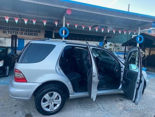 Usata Mercedes ML270 Classic 163 CV (119 kW) 2005 Grigio SUV