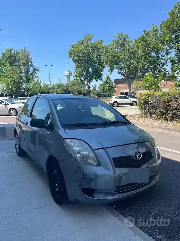 Usata Toyota Yaris 90 CV (66 kW) 2006 Berlina