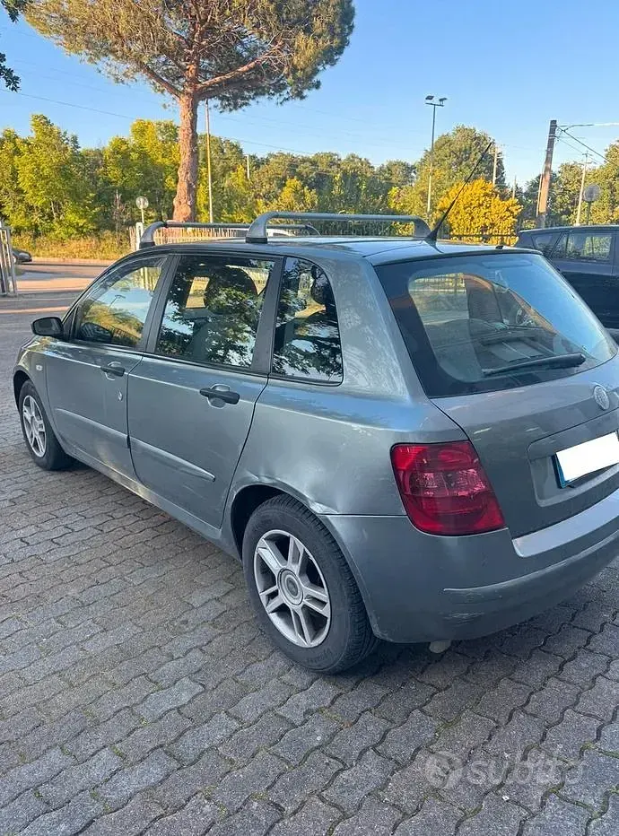 Usata Fiat Stilo 80 CV (58 kW) 2004 Grigio Berlina