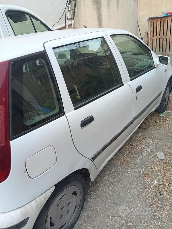 Usata Fiat Punto 54 CV (39 kW) 1999 Bianco Utilitaria