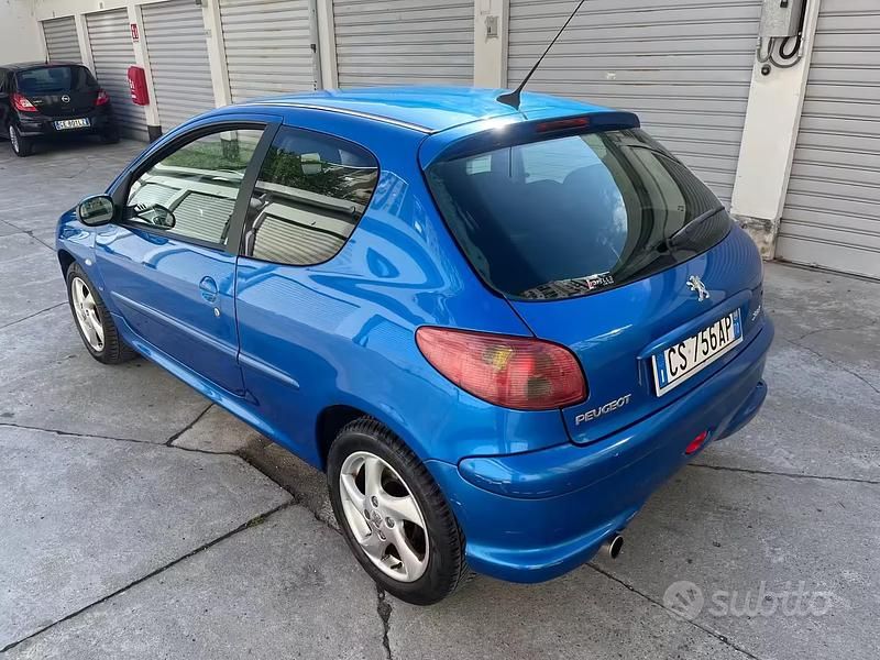Usata Peugeot 206 88 CV (64 kW) 2004 Blu Berlina