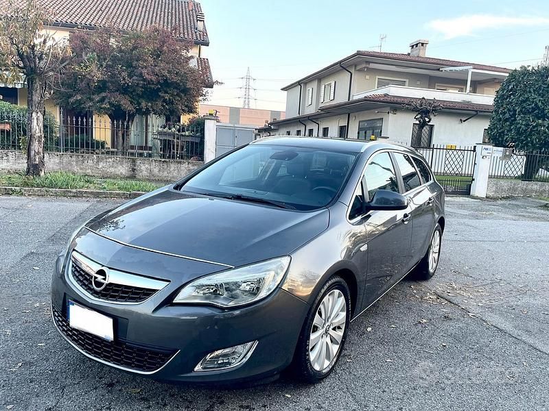 Marrone Usata 2012 Opel Astra Cosmo Station wagon | 3150 € (Ottimo prezzo) - Immagine 1/4