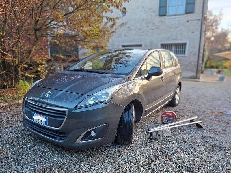 Usata 2016 Peugeot 5008 Active Monovolume | 7500 € (Ottimo prezzo) - Immagine 1/4